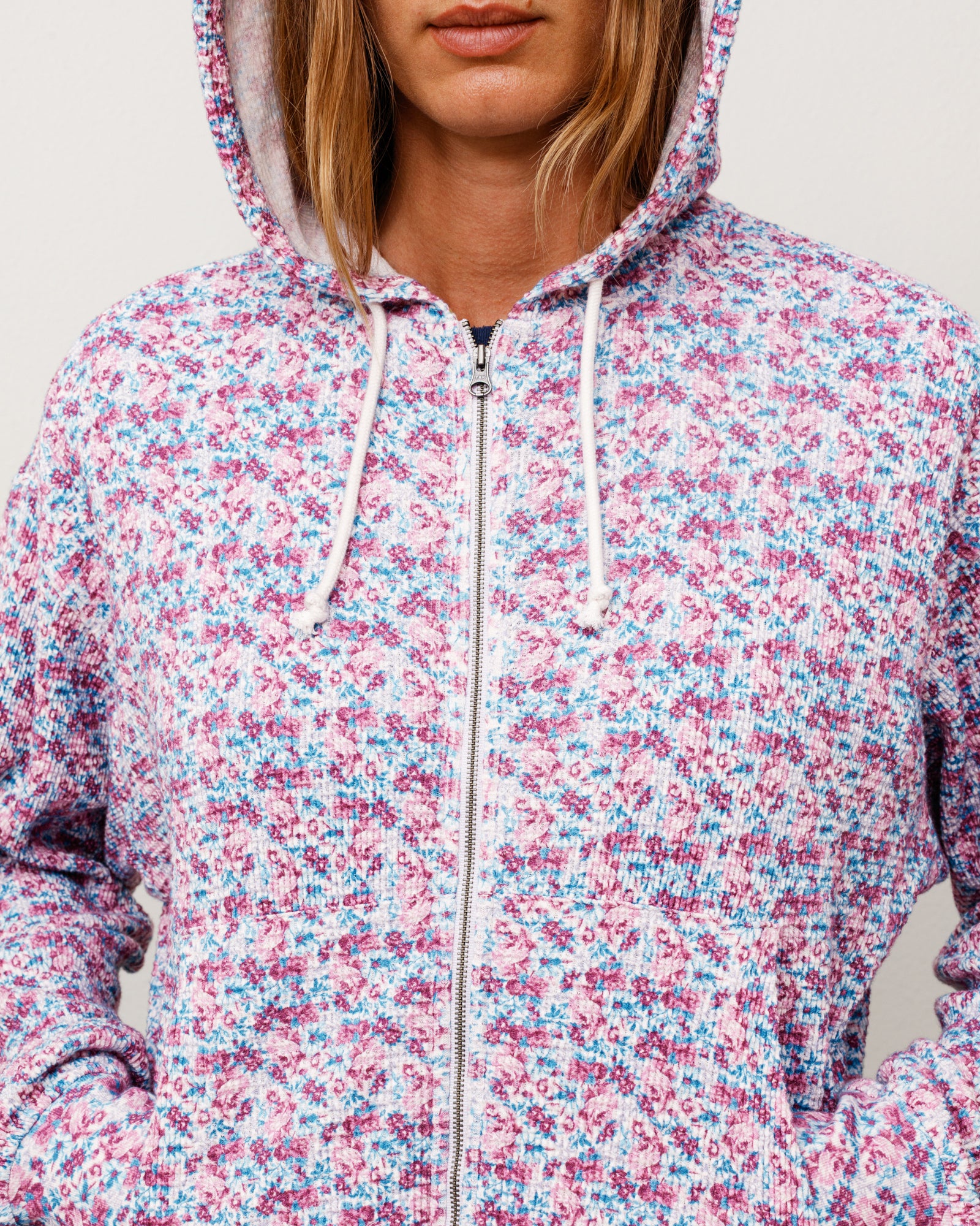 LIGHT WEIGHT THERMAL HOOD