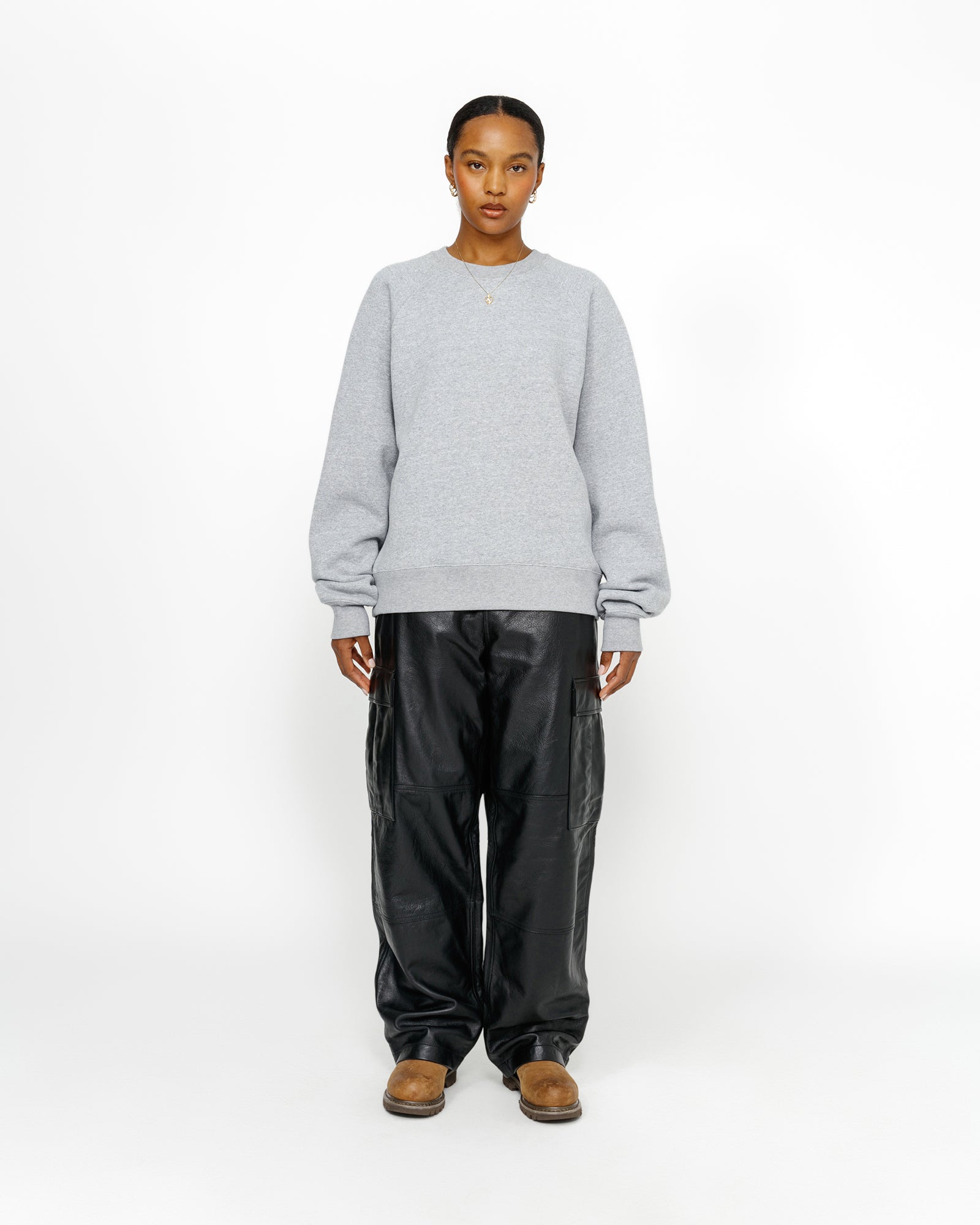 Fleece Raglan Crew in olive – Stüssy