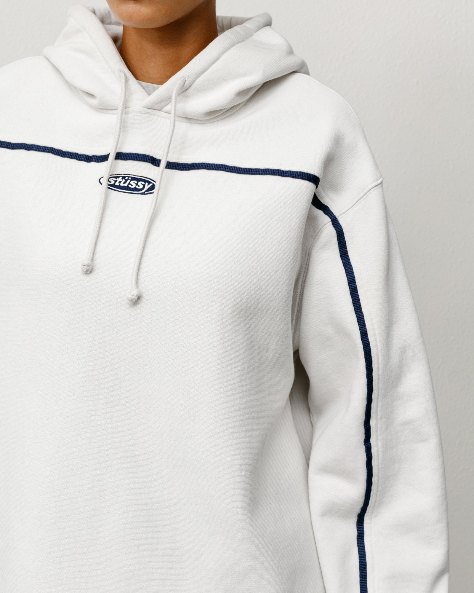 OVAL PULLOVER HOOD