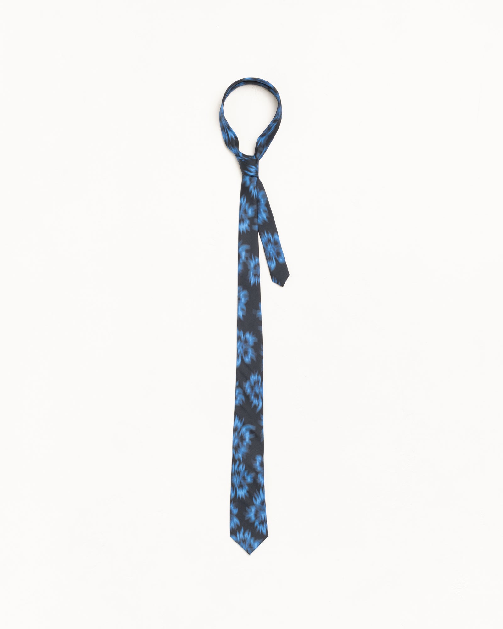 MOTION FLOWER TIE